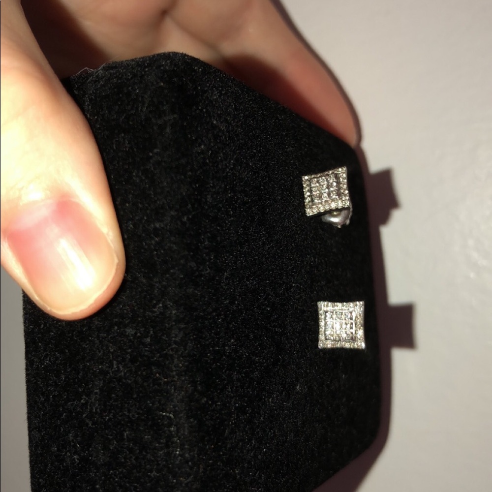 14k white gold earrings with .25ct diamonds
